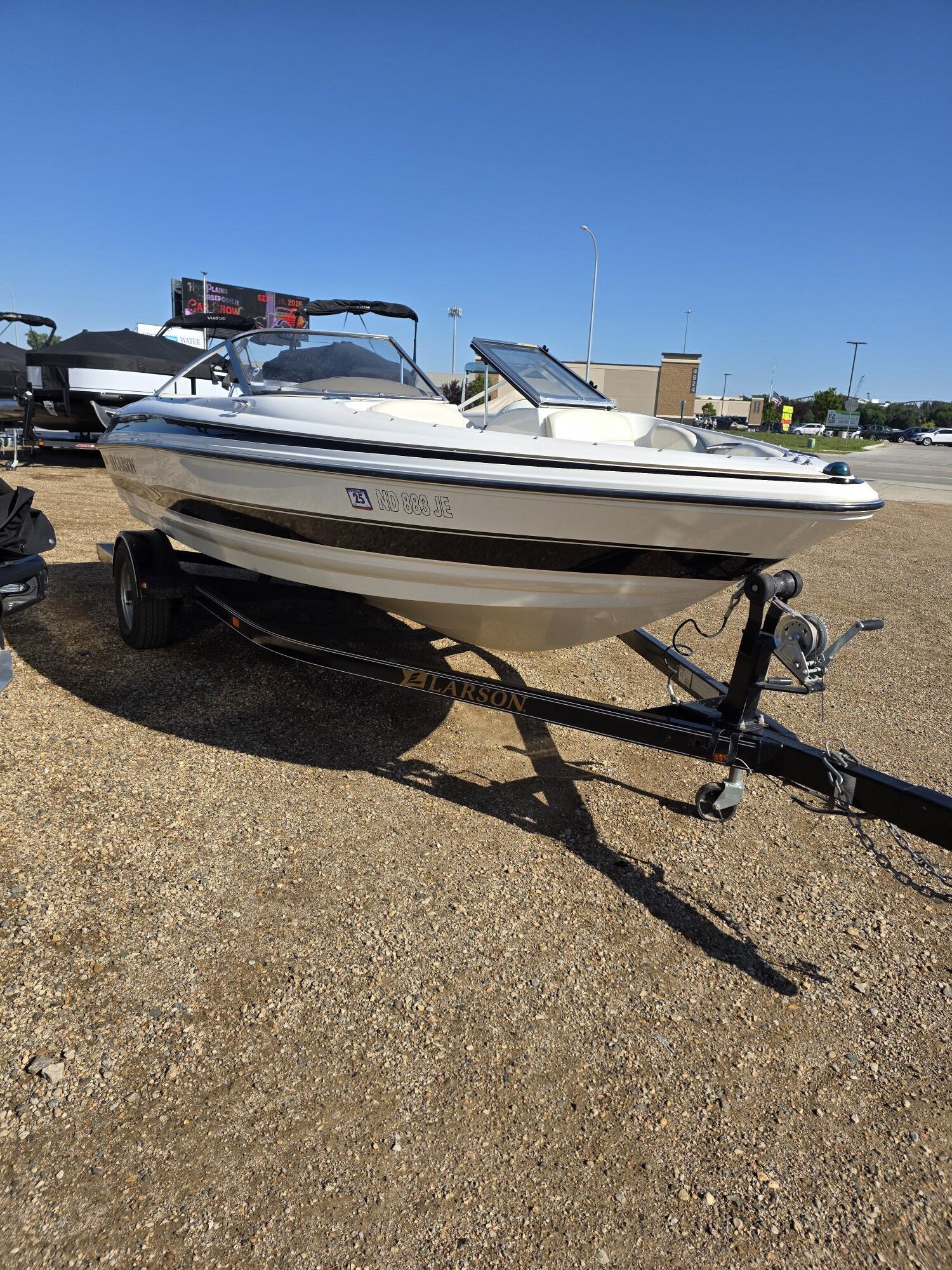 2004 Larson 180 SEi BR - Image 10
