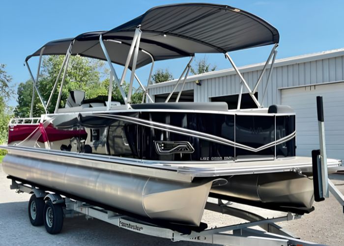 Luxury pontoon boat